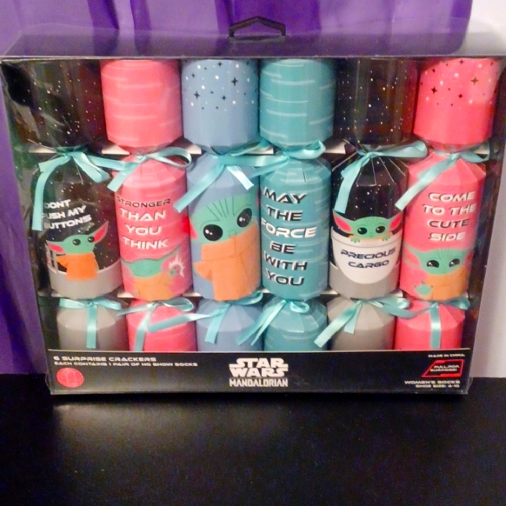 New Women's Star Wars Mandalorian 6 Surprise Crackers With No Show Socks